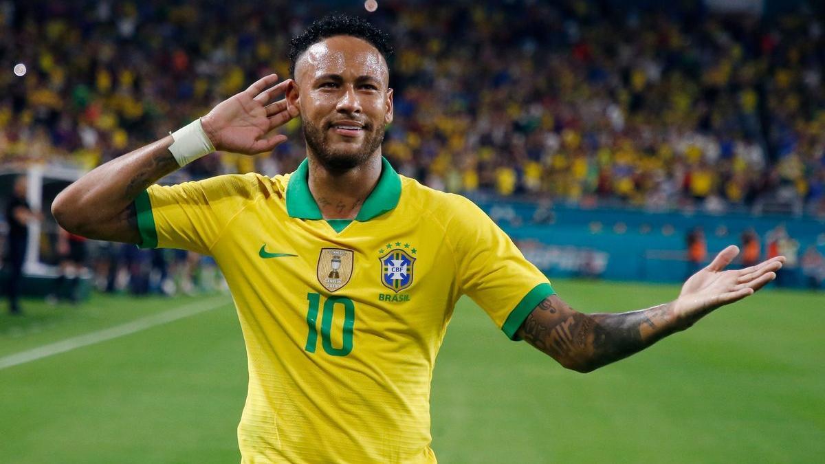 Neymar celebra su tanto ante Colombia.