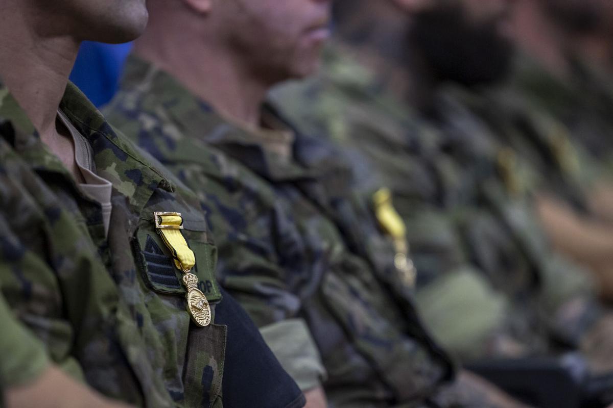Defensa condecora a la Brigada Canarias XVI
