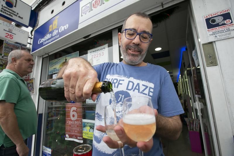 13.12.19. Las Palmas de  Gran Canaria. Lotería de Navidad. 5º premio Administración Castillo de Oro, calle Juan Rejón . Foto Quique Curbelo  | 22/12/2019 | Fotógrafo: Quique Curbelo