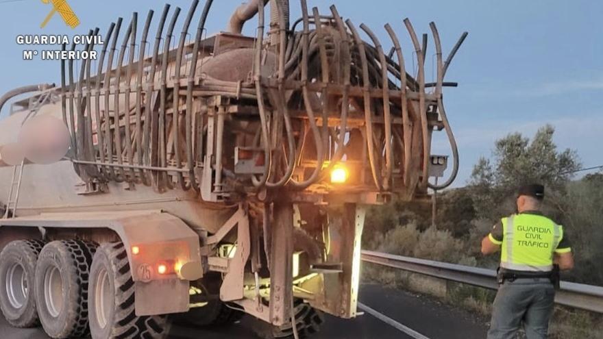 Muere una mujer tras chocar una motocicleta y un tractor en Barbastro