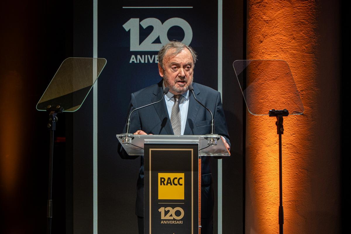 El presidente del RACC, Josep Mateu, en su intervención en el acto de celebración de sus 120 años en la Pedrera.