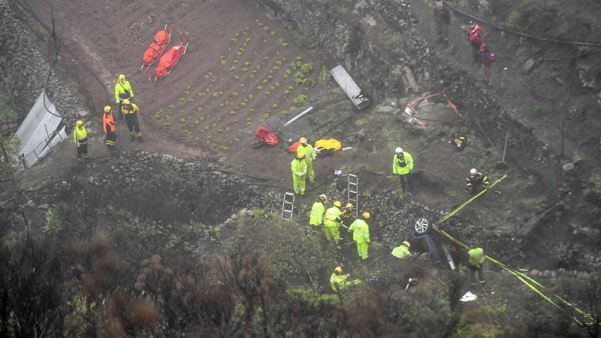 Rescate de los cuerpos de los fallecidos en el accidente de tráfico de Gran Canaria