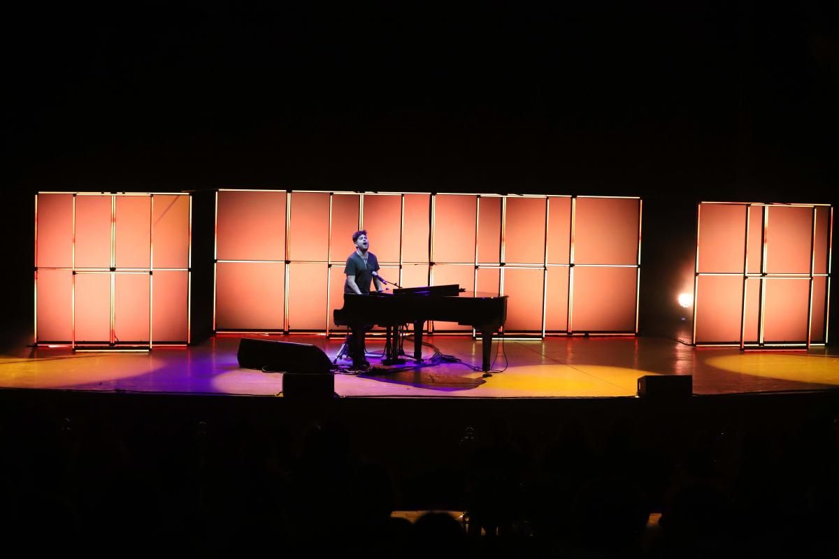 Pablo López encandila a sus fans en el Teatro de la Axerquía