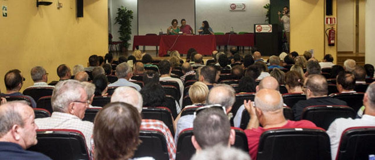 La cúpula del PSPV teme un goteo de bajas tras la fractura del partido