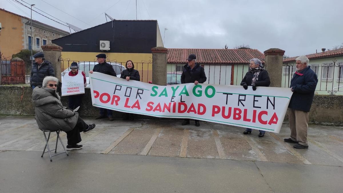 Concentración por la sanidad pública rural digna en Bermillo de Sayago celebrada en este sábado, 3 de enero.