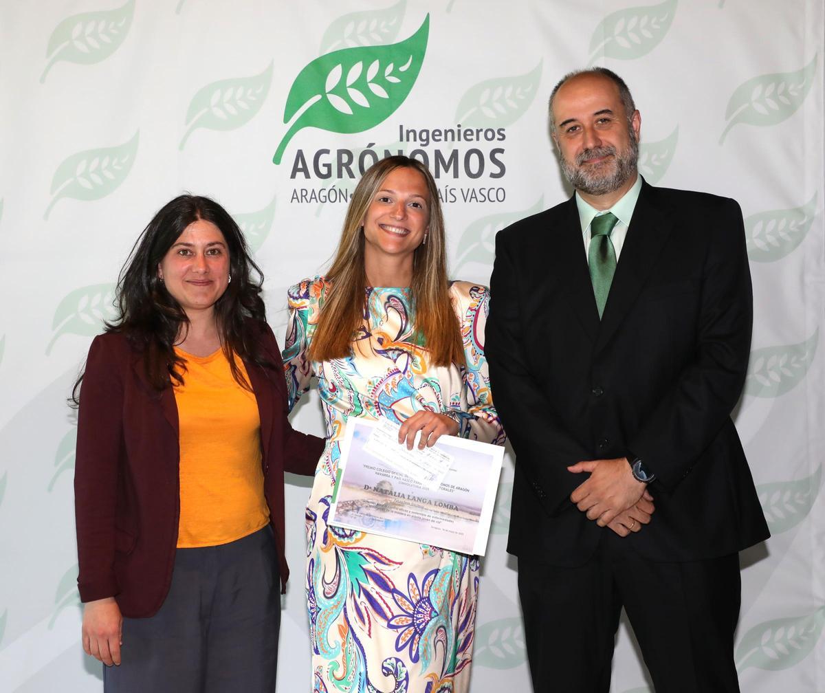 Natalia Langa recibió el premios a la Mejor Tesis Doctoral.