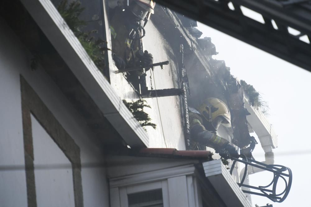 Un incendio destruye un piso en la calle Santa Mar