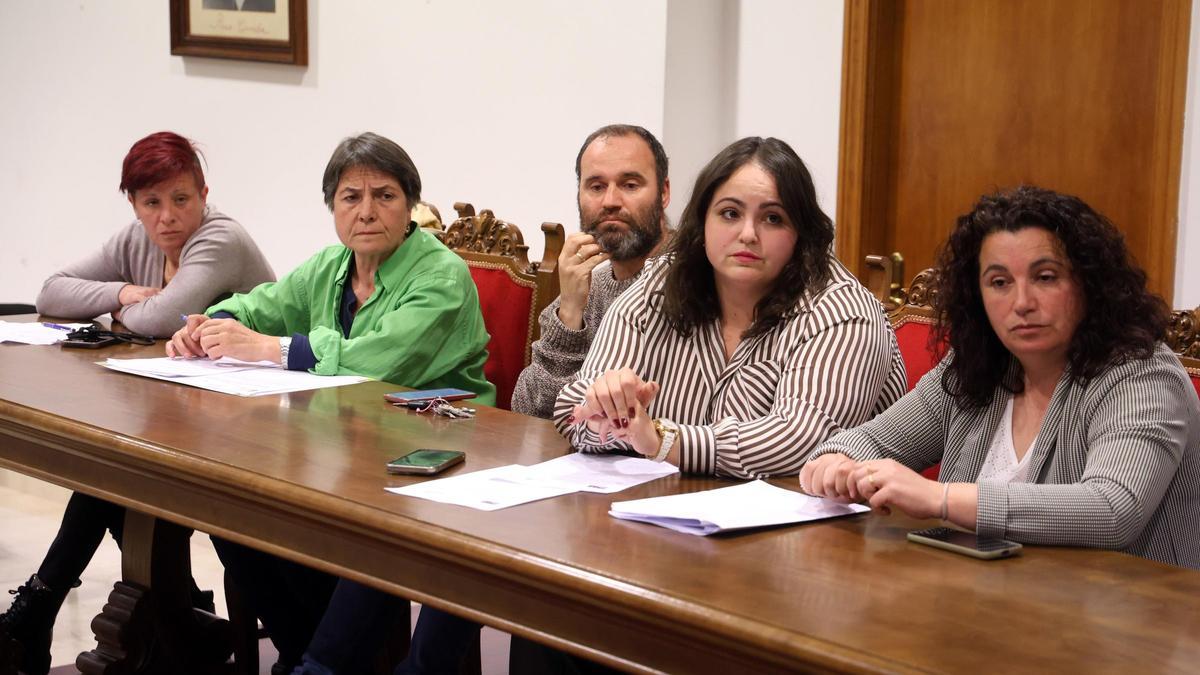 Miembros del grupo municipal del PSOE de Vilanova, en primer término, durante un pleno.