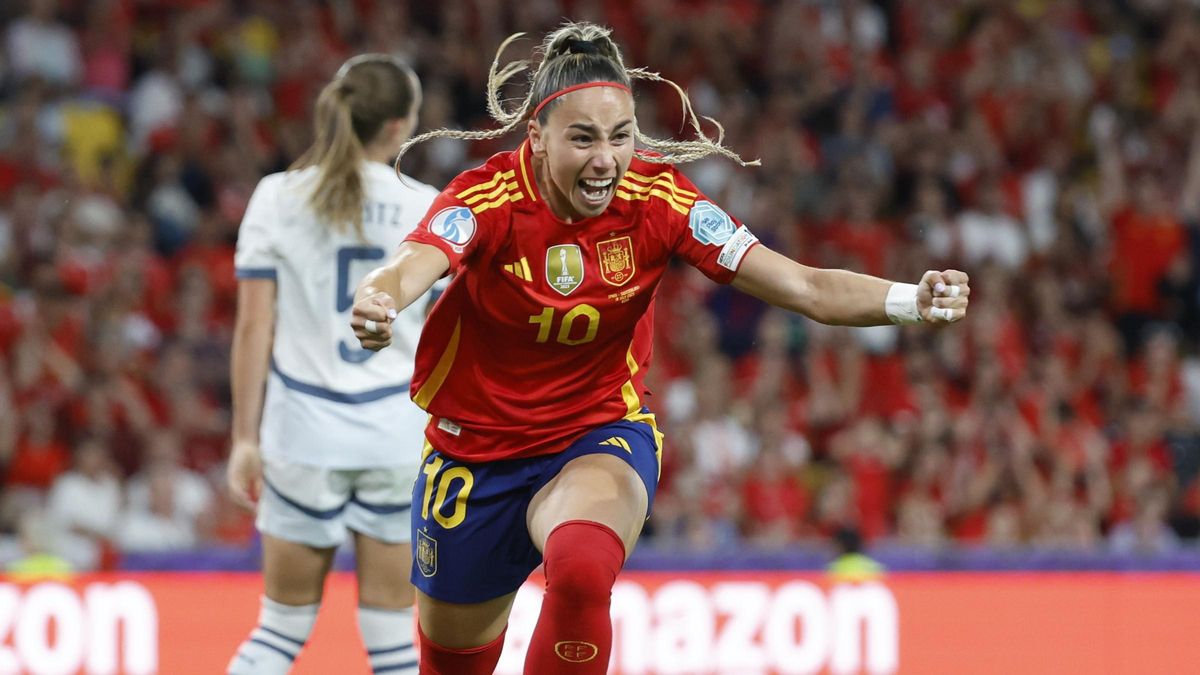 Athenea del Castillo celebra el 1-0 que marcó a Suiza nada más entrar en la segunda parte del España-Suiza.