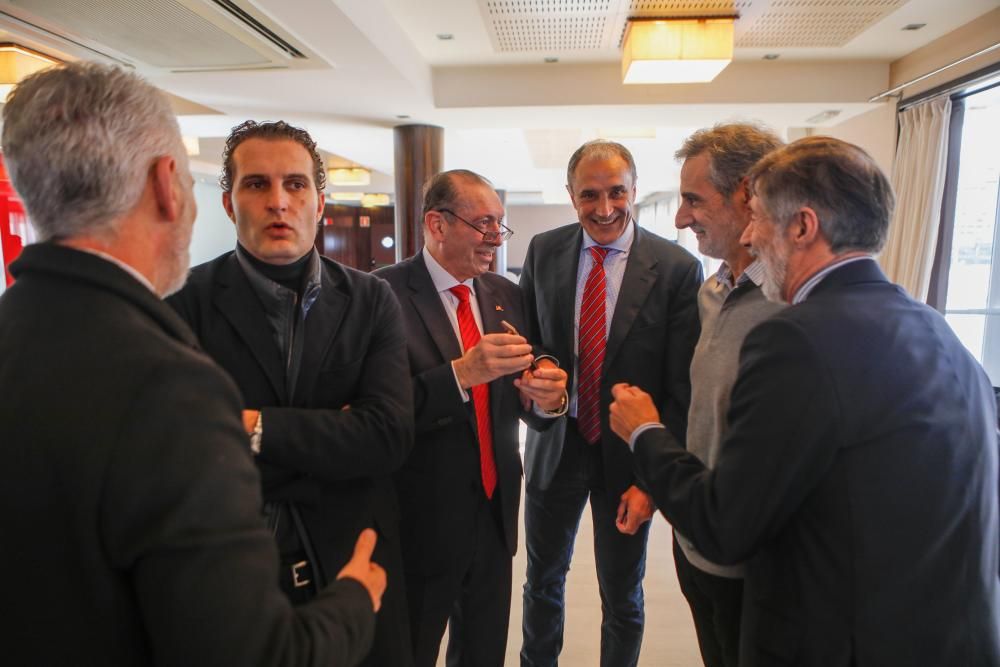 Homenaje a los socios que cumplen 50 años en el Sporting