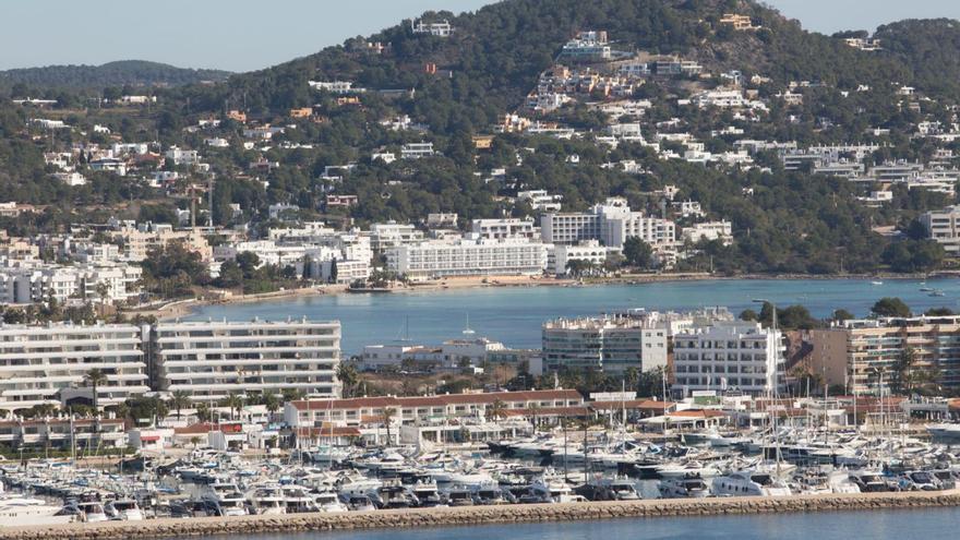 La APB encarga un informe para decidir cómo ejecuta la sentencia del puerto Marina Botafoch, en Ibiza