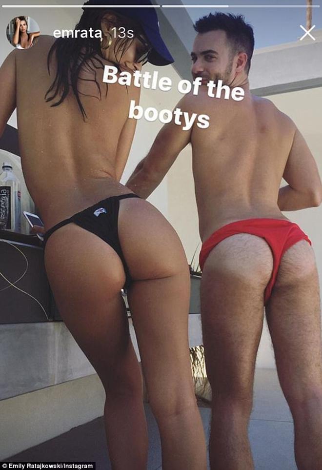 Batalla de traseros de Emily Ratajkowski