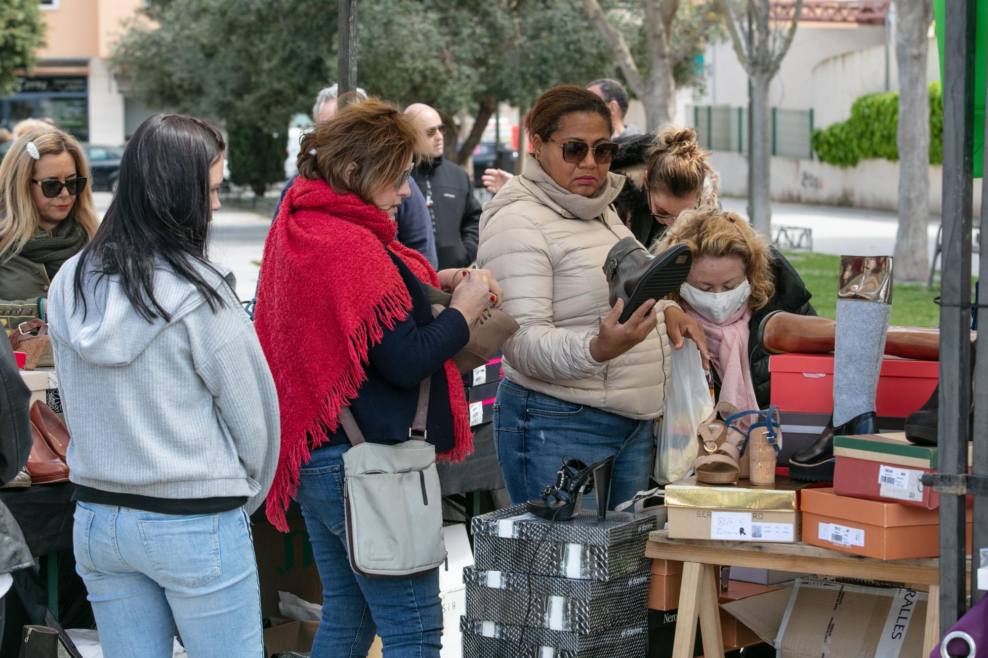 Feria de estocs en la plaza Albert i Nieto de Ibiza