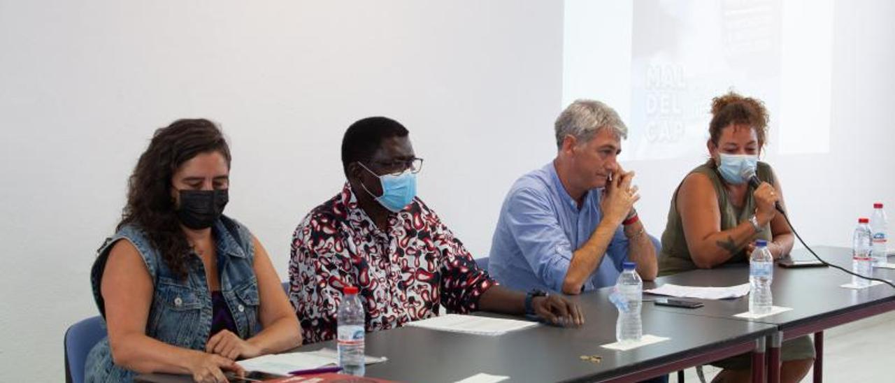 Irantzu Varela, Mahécor Mbengue, Oskar Matute e Inma Saranova, en la mesa redonda.