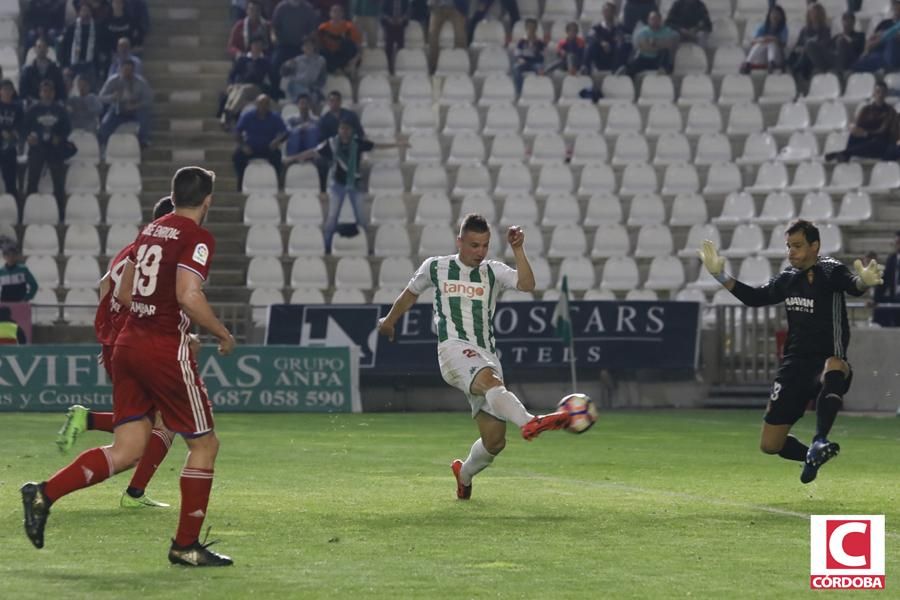 El Córdoba vence en el último suspiro al Zaragoza.