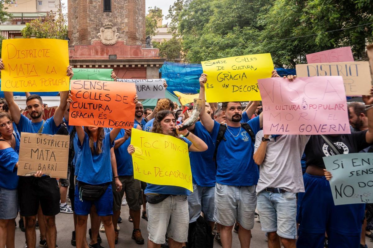 Las colles de Gràcia no han llegado a un acuerdo antes del pregón de la Fiesta Mayor, con lo que los actos de cultura popular quedarían desconvocados en los próximos días.