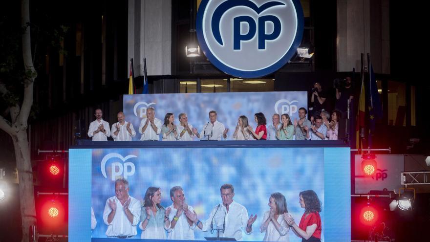 El PP gana en votos y en escaños, pero afronta las negociaciones con poco margen