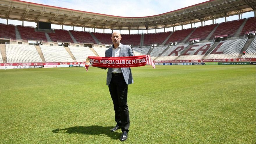 ﻿&quot;Quiero un entrenador que no se le encoja el ombligo a la hora de apostar por los jóvenes&quot;