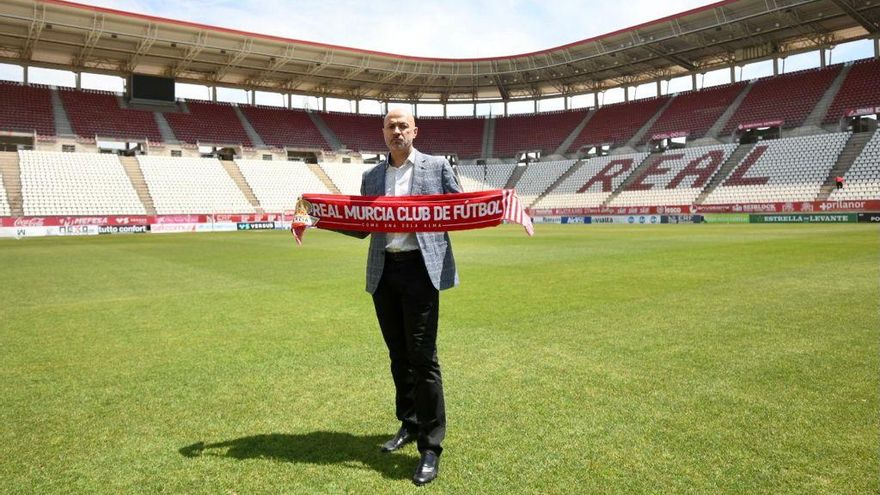 Manolo Molina, en su presentación como director deportivo del Rea Murcia