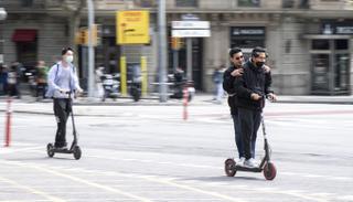 El patinete, uno más en el camarote de la selva urbana de Barcelona