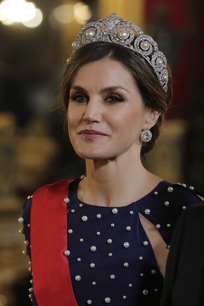 La reina Letizia con la tiara de Cartier