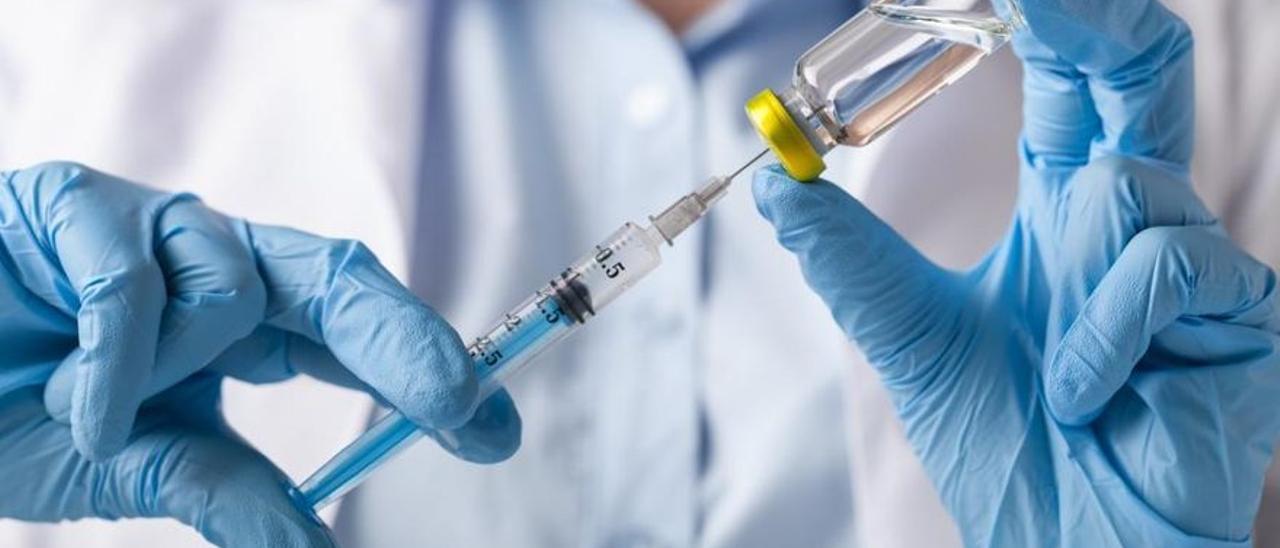 Más de un millón de personas en Canarias ya tiene al menos una dosis de la vacuna contra el covid-19