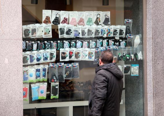 12-02-2021. Surgieron tiendas que solo vend�an mascarillas de tela.jpg