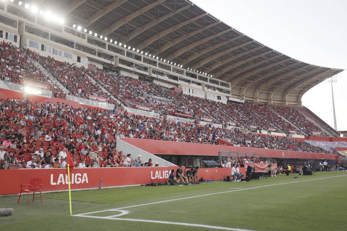 Imagen de la Tribuna Oeste ante el Villarreal.