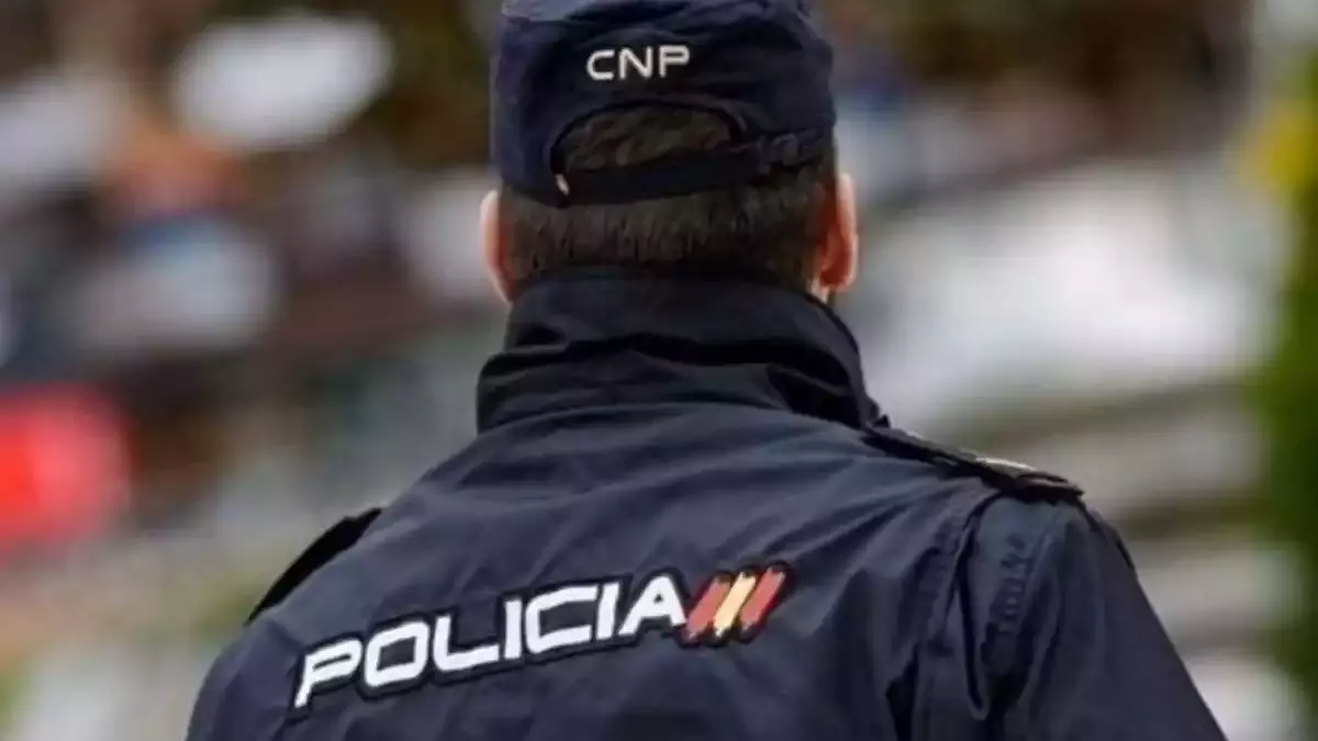 Un policía nacional