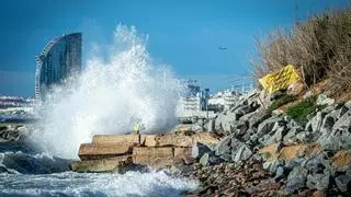 Protecció Civil activa la alerta por fuerte oleaje y avisa de lluvias intensas en el área metropolitana de Barcelona