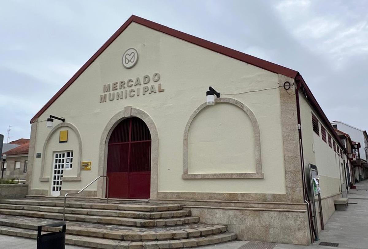 Aspecto de la renovada fachada del Mercado de Seixo.