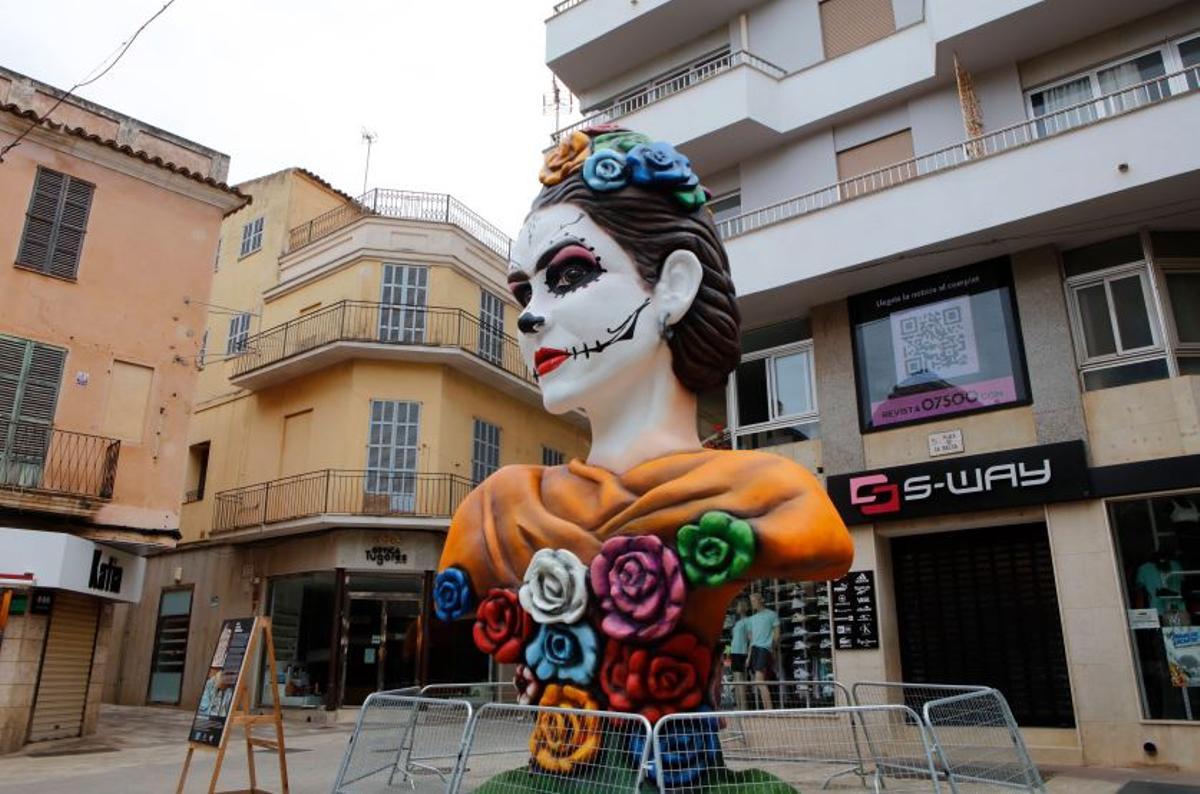 "Catrina" an der Plaça de sa Bassa