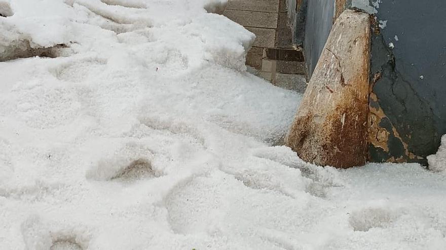 Una intensa granizada sorprende a los vecinos de Zafra