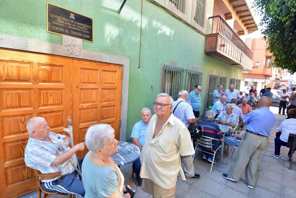 Concentración en el Centro de Mayores de Telde