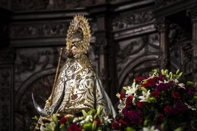 Galería | La Virgen de la Montaña recibe a El Redoble para la misa extremeña