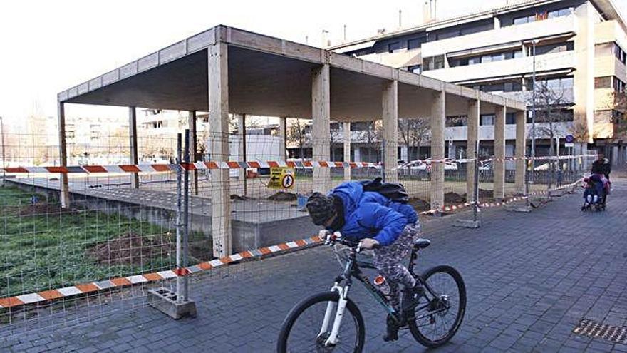 La nova estructura ja està pràcticament enllestida en un lateral de la plaça.