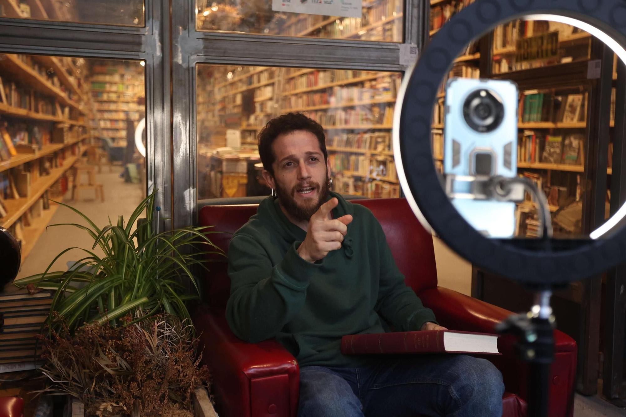 A Tobeira de Oza: A librería de vello da Coruña que namora ás redes sociais