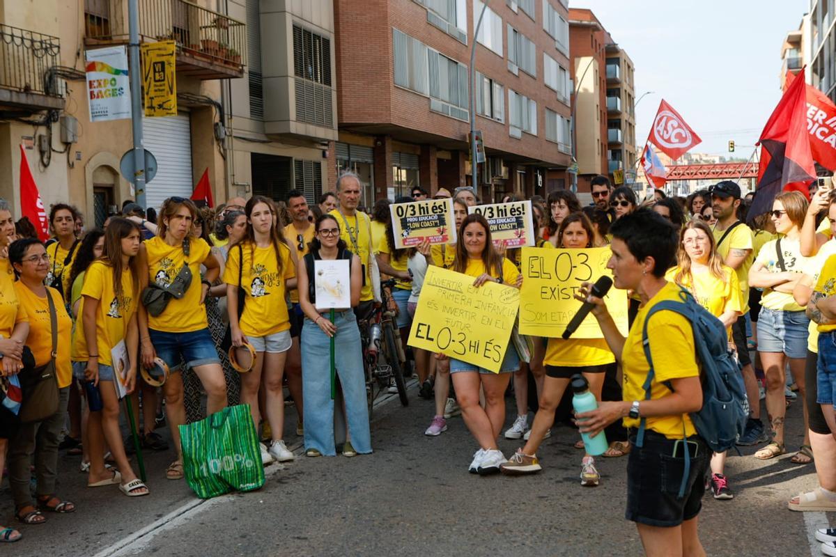 La protesta de docents a Manresa, en imatges