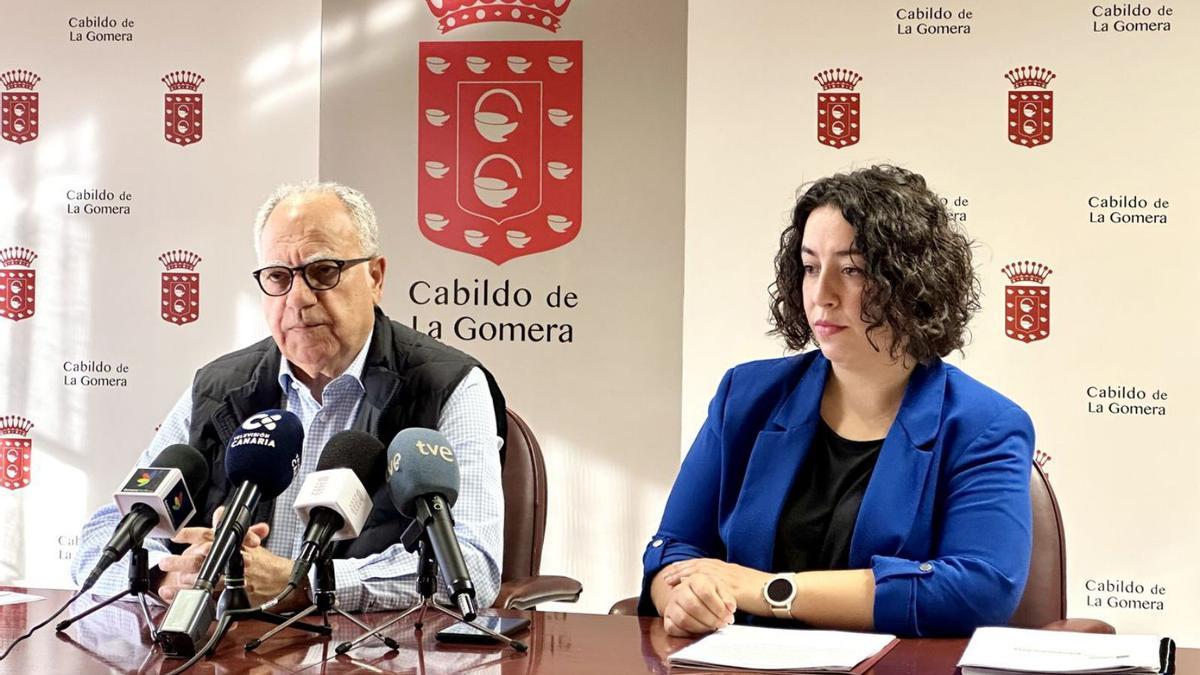 Casimiro Curbelo y Cristina Ventura, durante la rueda de prensa.