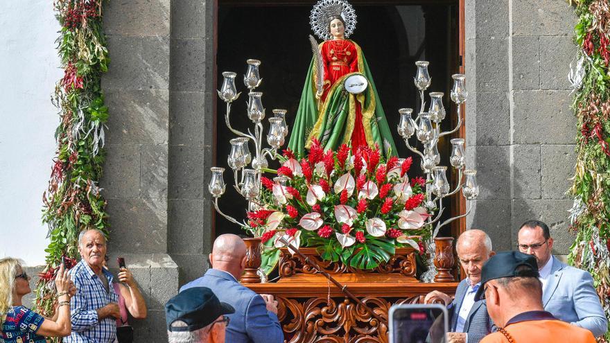 La Virgen de Santa Lucía ilumina a sus fieles en su gran fiesta