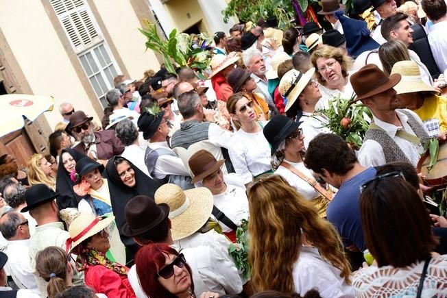 Procesion y Romeria por las Fiestas de las ...