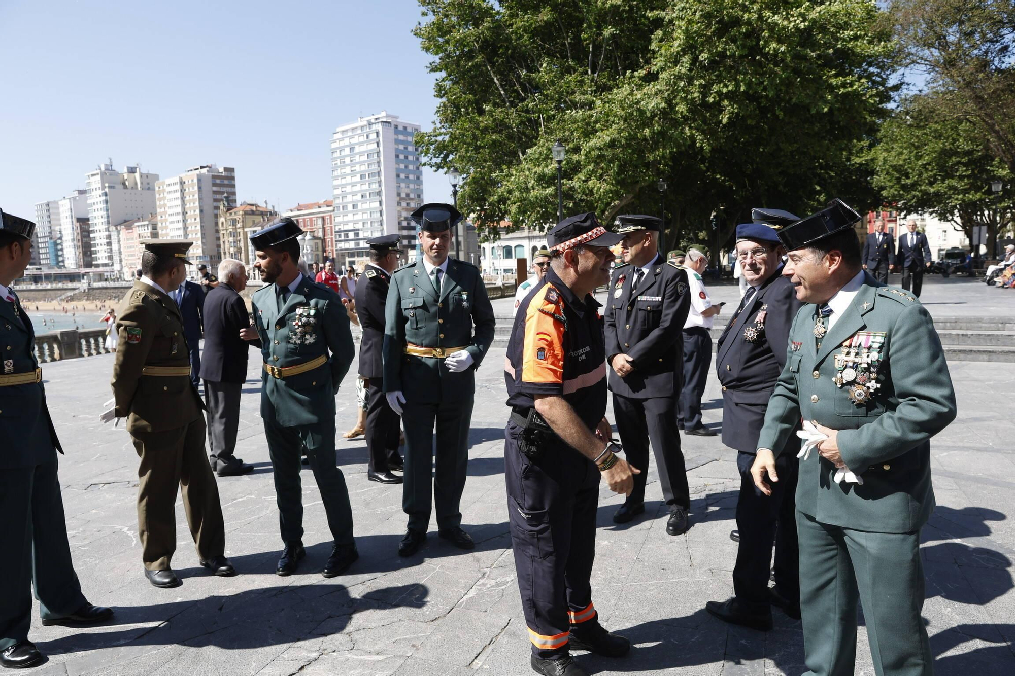 La misa con la Armada y la ofrenda floral del Carmen en Gijón, en imágenes