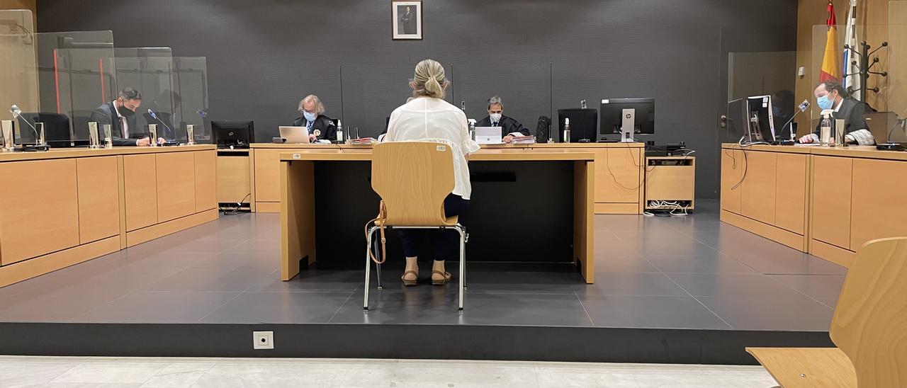 Noelia R. durante el juicio en su contra.