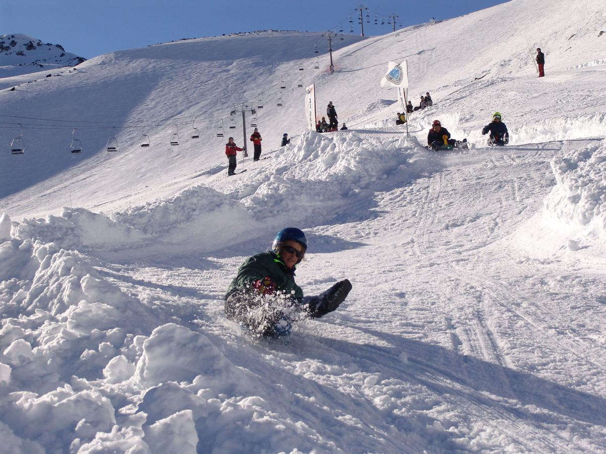 Les estacions d’esquí: «Obrir pel pont seria inviable sense neu artificial»