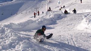 Les estacions d’esquí: «Obrir pel pont seria inviable sense neu artificial»