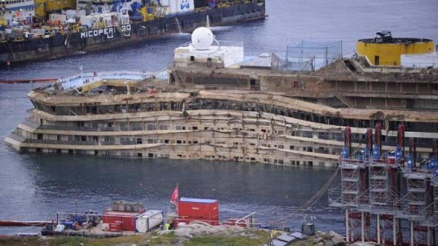 El Costa Concordia, enderezado en 59 segundos