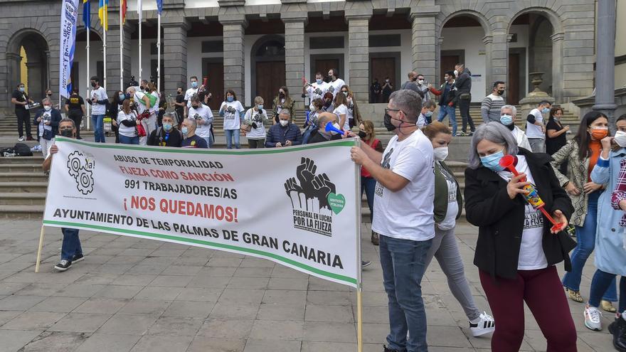 Concentración de protesta de empleados interinos del Ayuntamiento de Las Palmas de Gran Canaria. | | ANDRÉS CRUZ