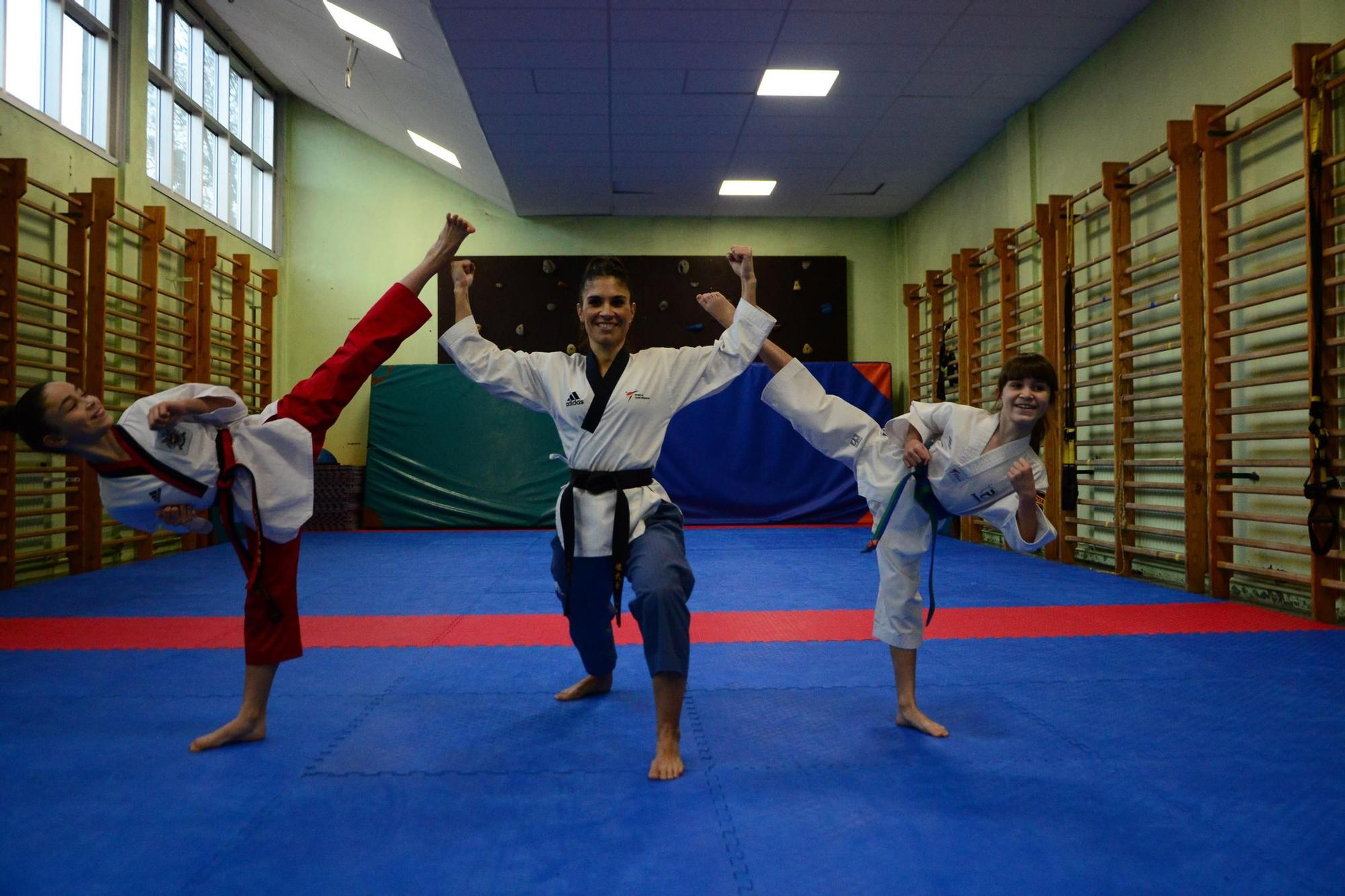 Tres campeonas de taekwondo en la familia