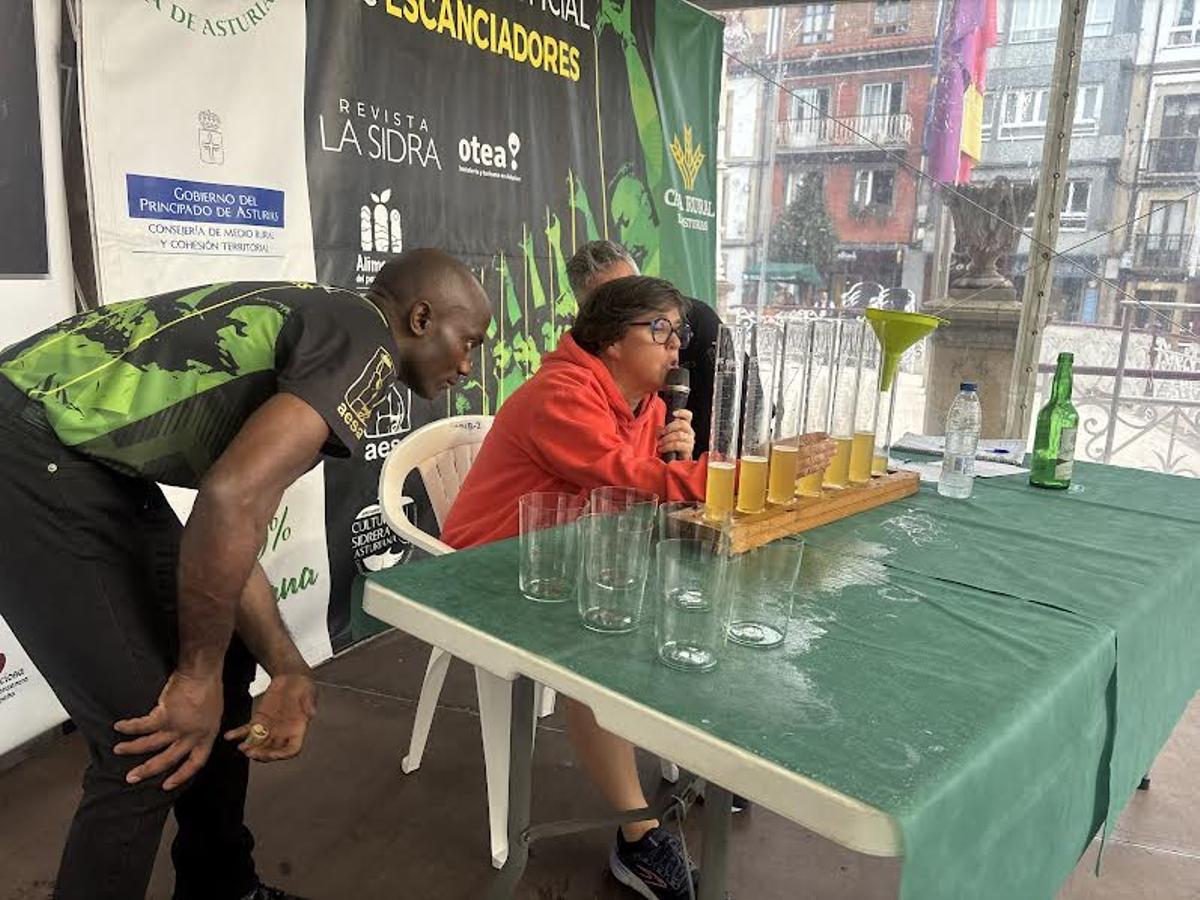 Ondó sigue la medida de sus culetes.