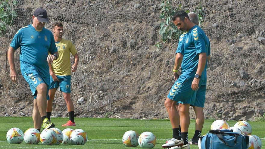 Mel se refugia en la pelota